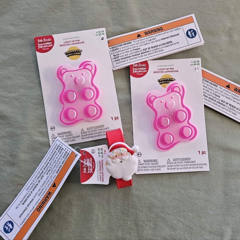 NEW Ashland Christmas Light Up 2 x Bear Pins & 1 x Santa Bracelet
